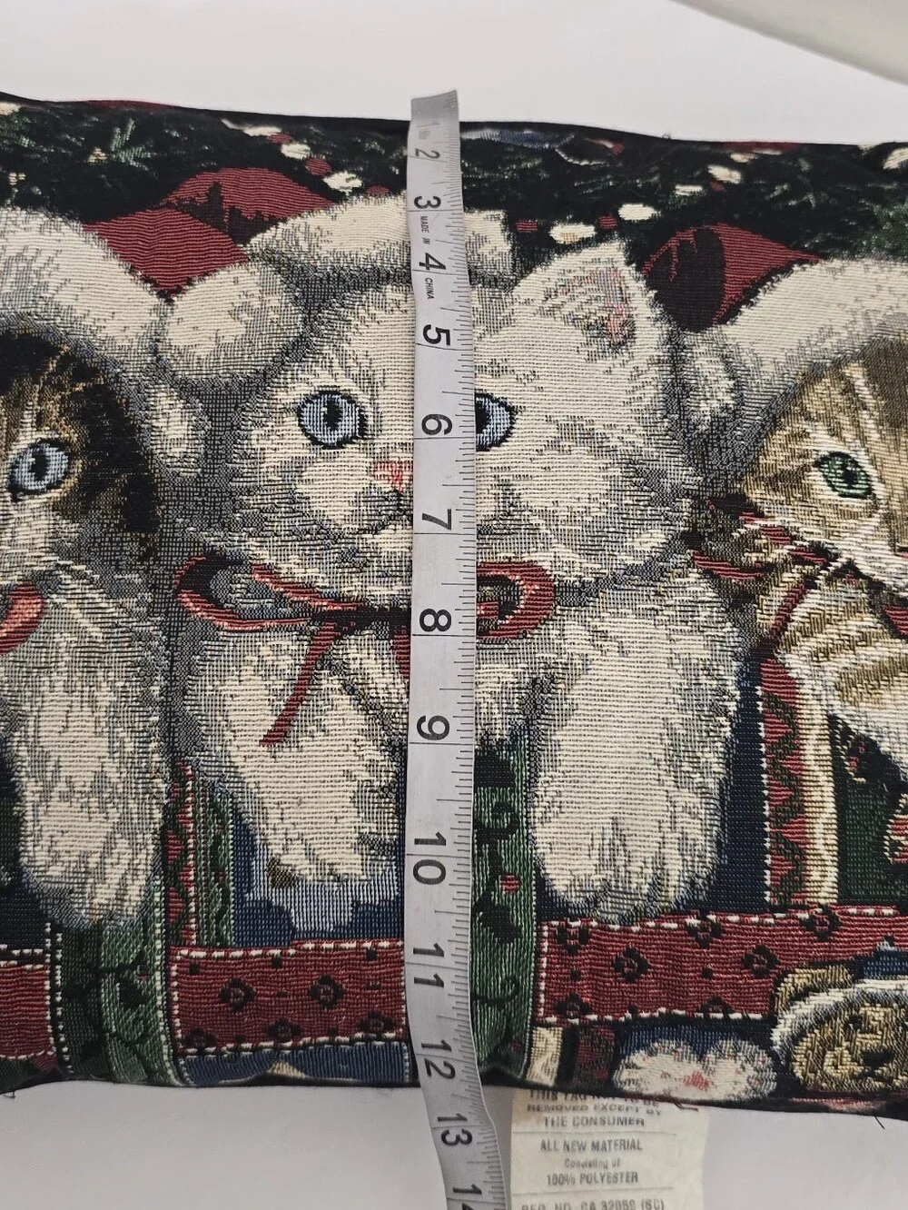 LA FRANCE HOME Christmas Seasonal Kitten Accent Pillow 12.5